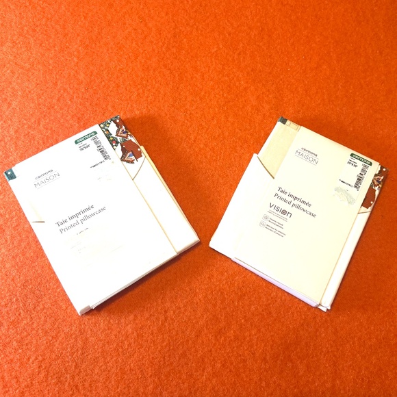 Set of 2 snowglobe printed pillowcases NWT - Picture 3 of 8